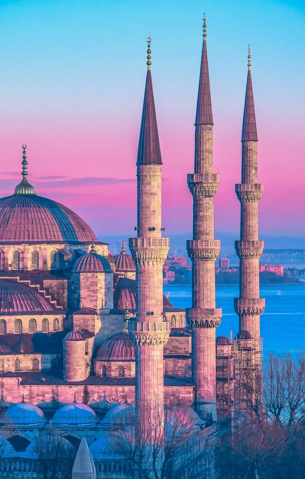 Istanbul: between two worlds