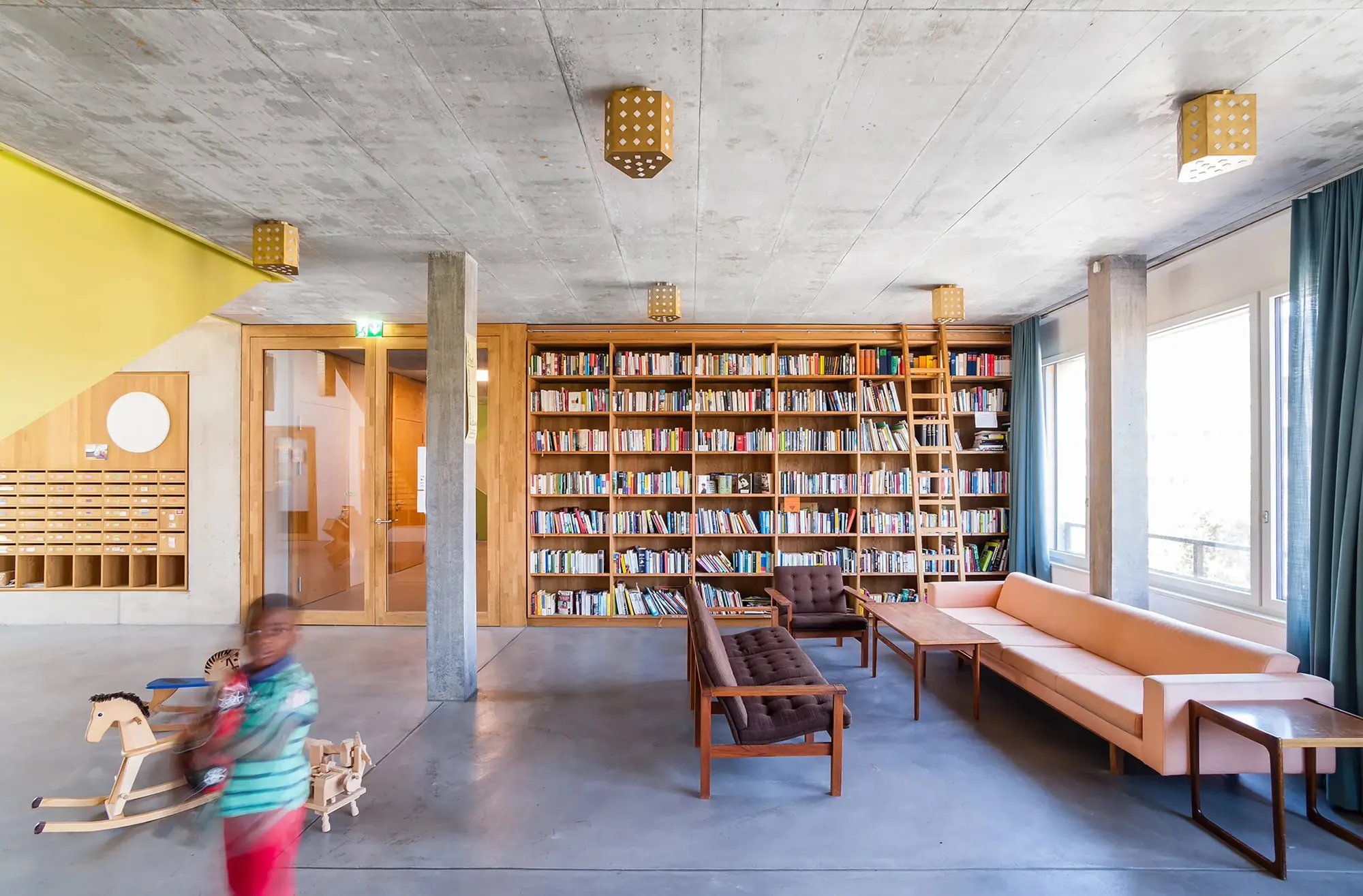 La bibliothèque commune de la Kalkbreite, ouverte aux habitants.