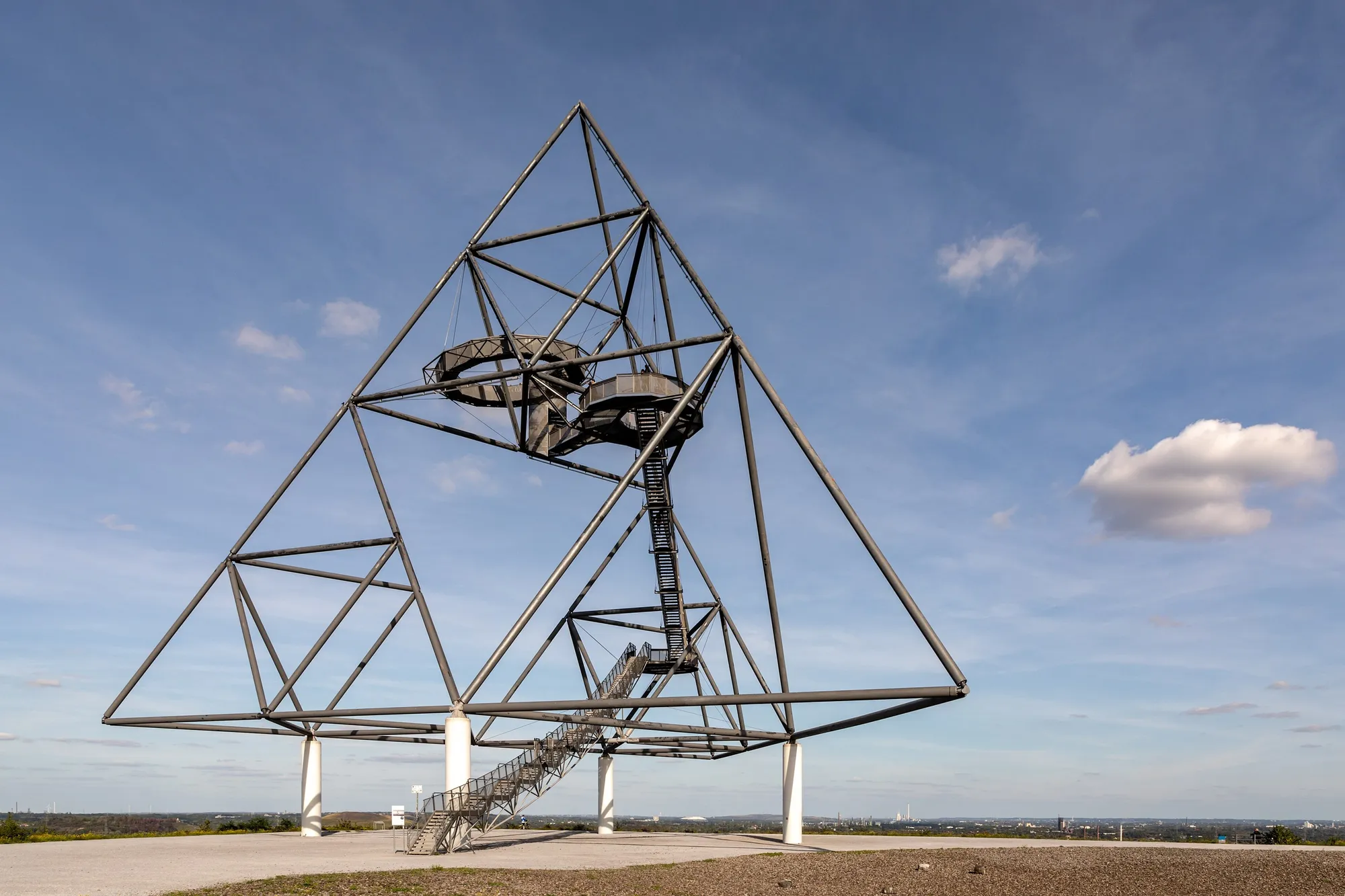 Le Tetraeder, pyramide d’acier posée sur un terril de Bottrop