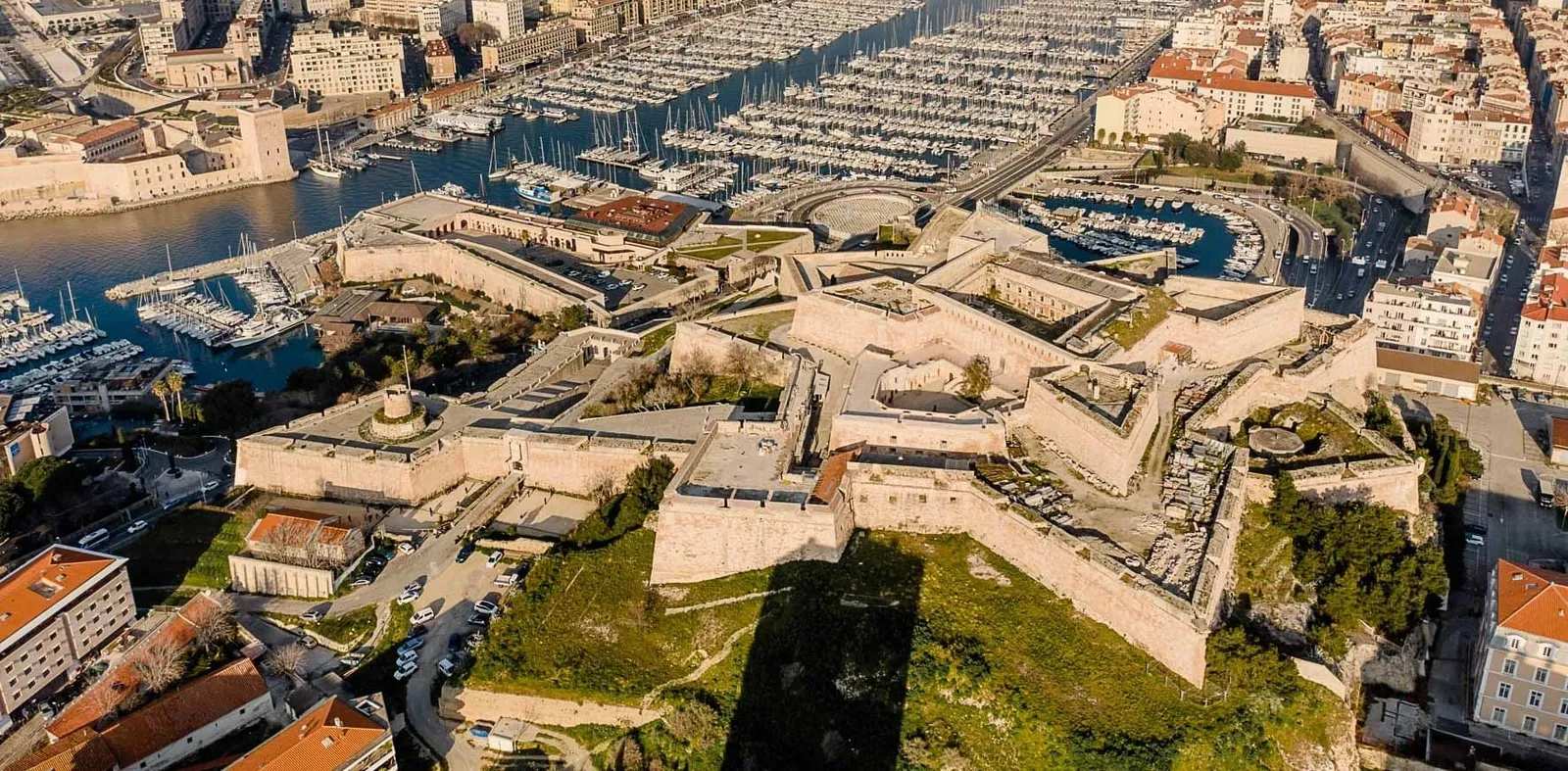 Marseille, Barcelona: the cloister and the superblock