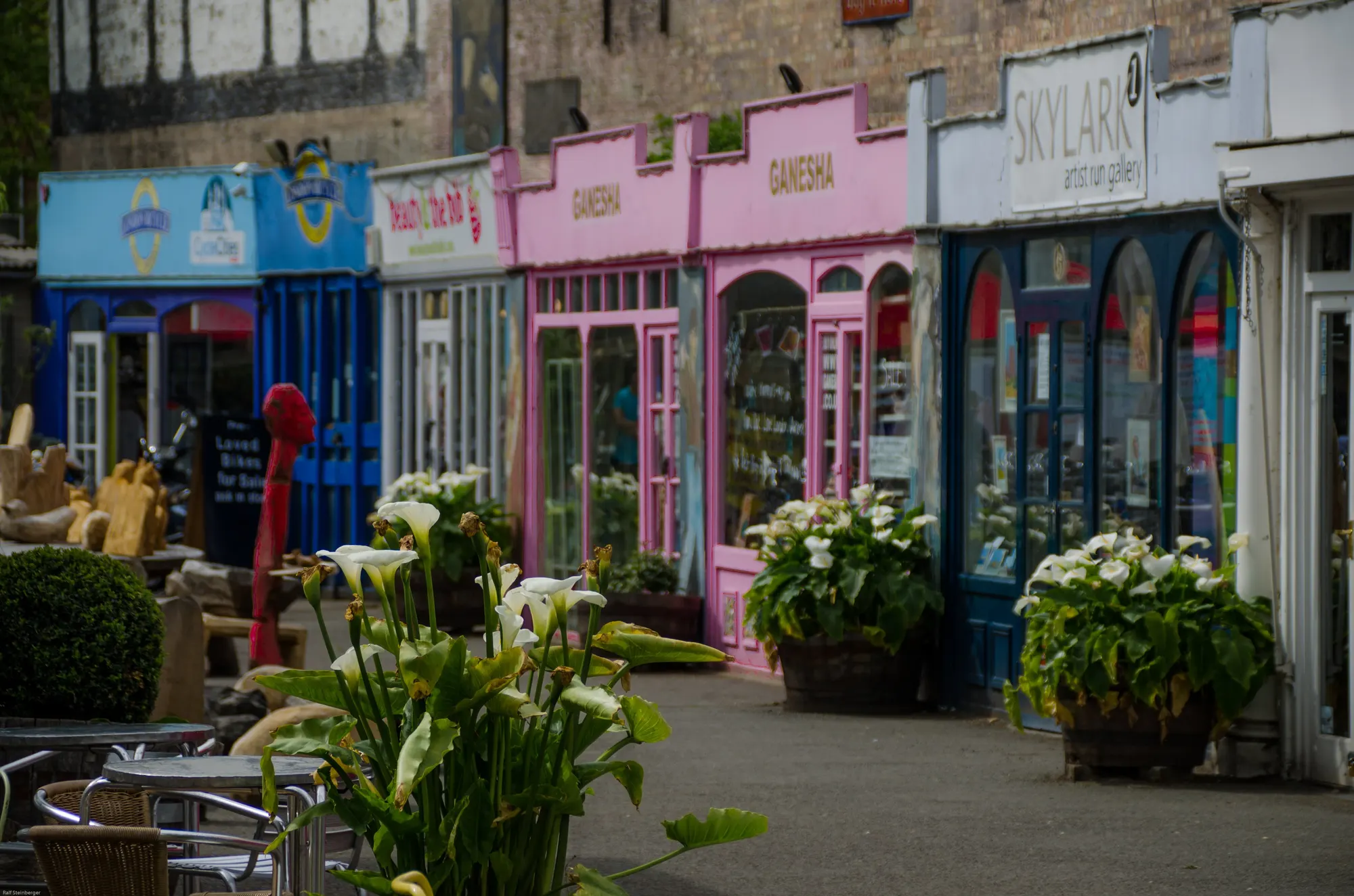 Gabriel’s Wharf in 2016: shops set up in 1988 in prefabricated garage units, closed in September 2026.