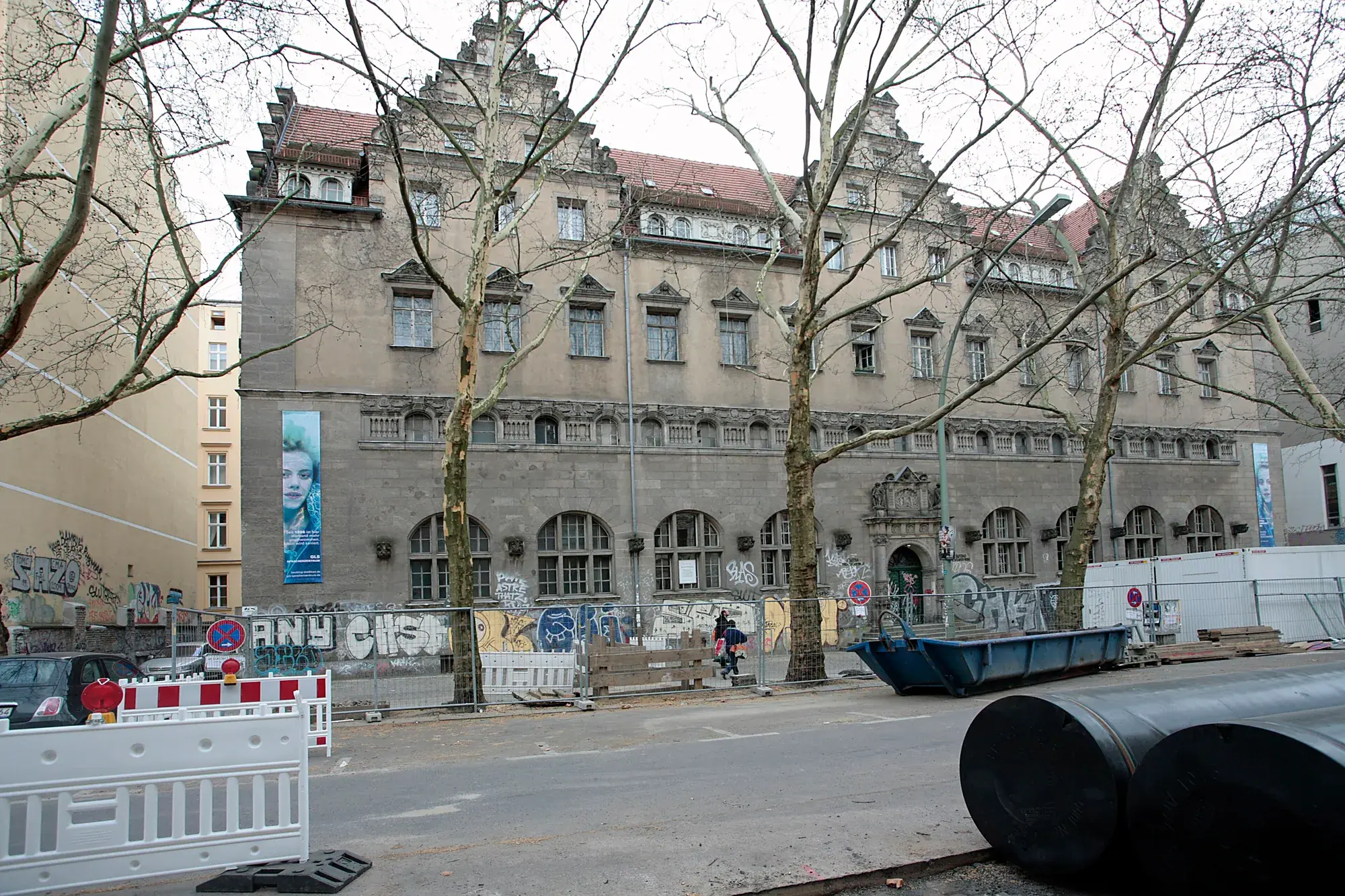 A bathhouse given back